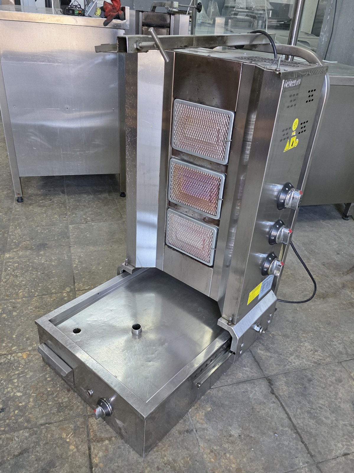Görkem 3 Gözlü Döner Ocağı – Doğalgazlı, Alttan Motorlu 3 Gözlü Döner Ocağı - Görsel 1