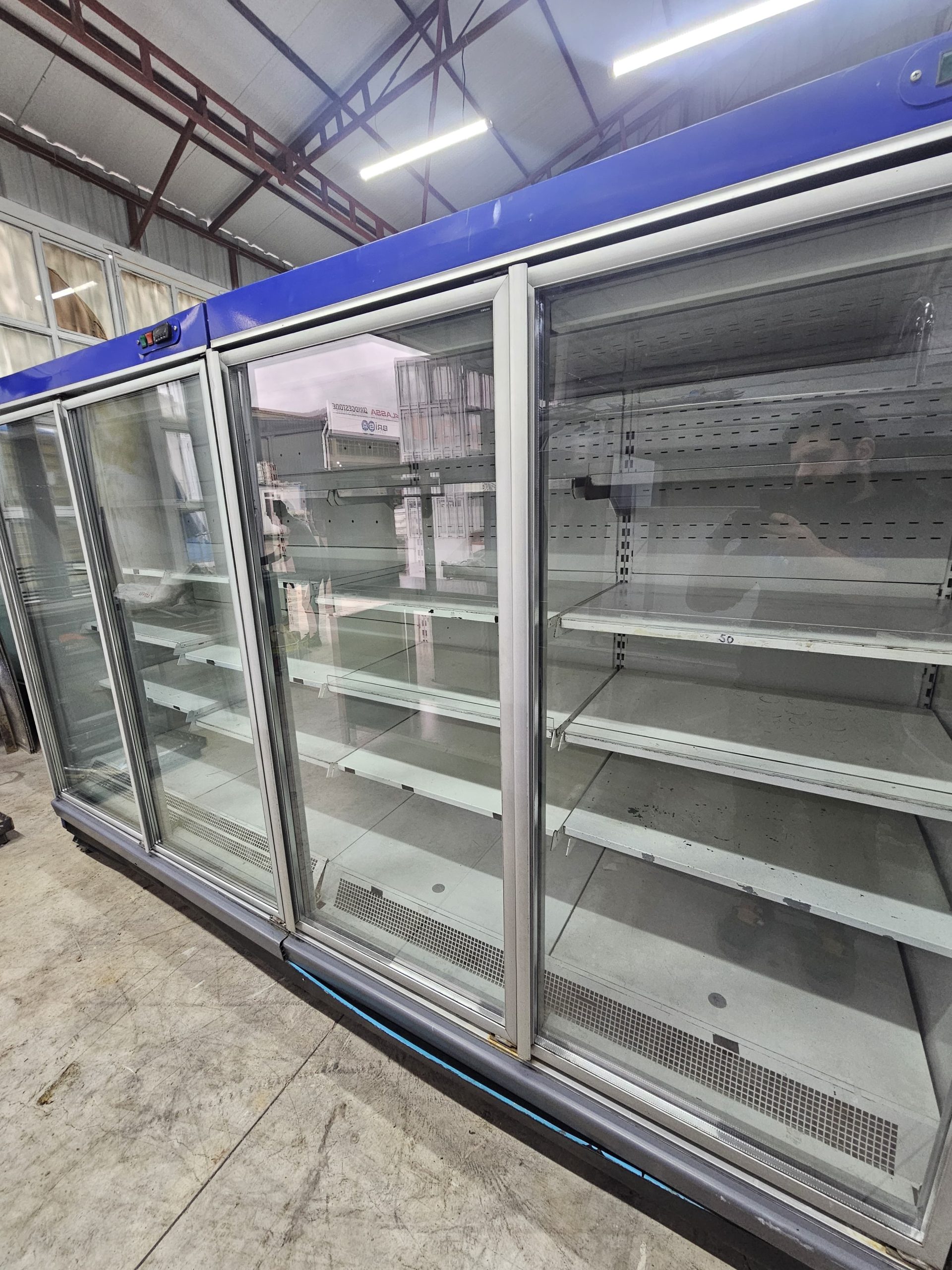 Sütlük Dolabı 320x94x205 (3) Sütlük Dolabı 320x94x205 - Görsel 1